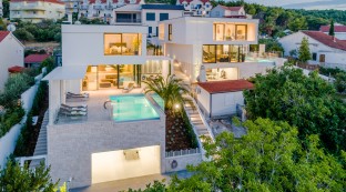 Luxury Villa "Vitae & Villa Pax" with heated infinity pools
