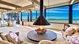LBC-5321 - Groovy Beachfront Penthouse Four-Bedroom Apartment
